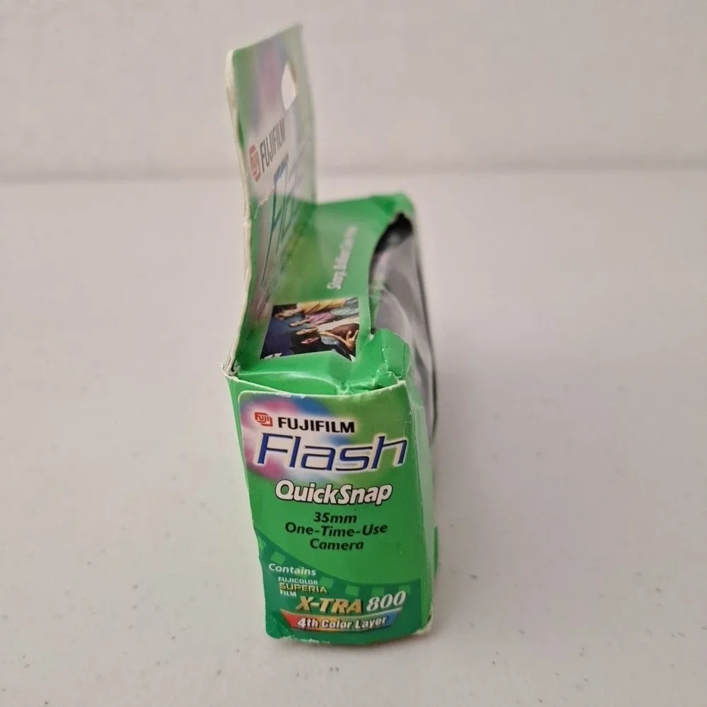 Fujifilm QuickSnap Flash X-tra 35mm Single Use Film Camera 27 Exposures SEALED